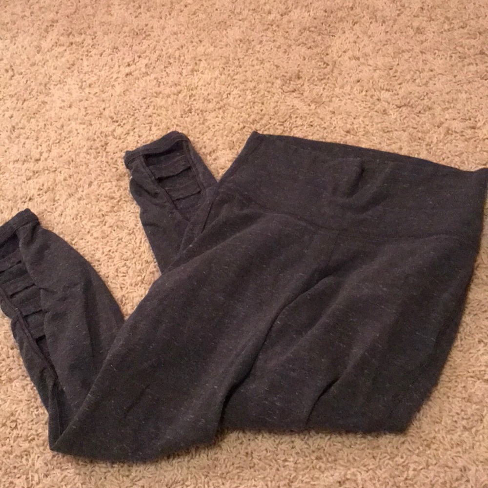 grey leggings with opening at ankles activewear